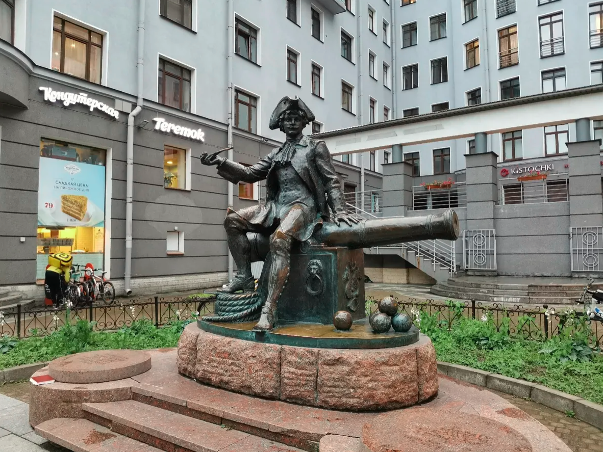 Памятник бомбардиру - Василию Корчмину