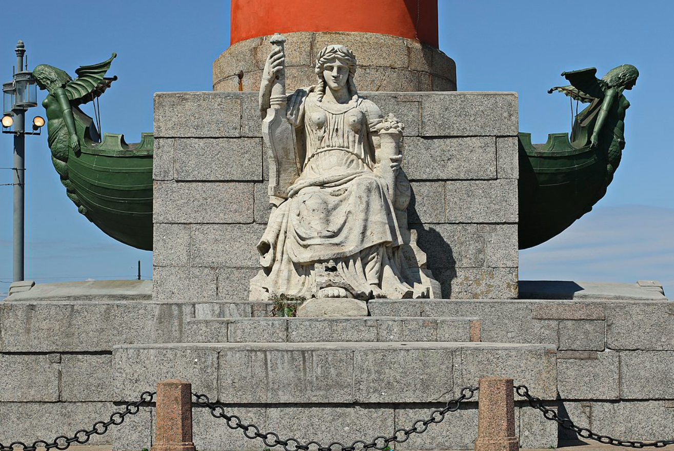 Статуя Невы у Ростральной колонны