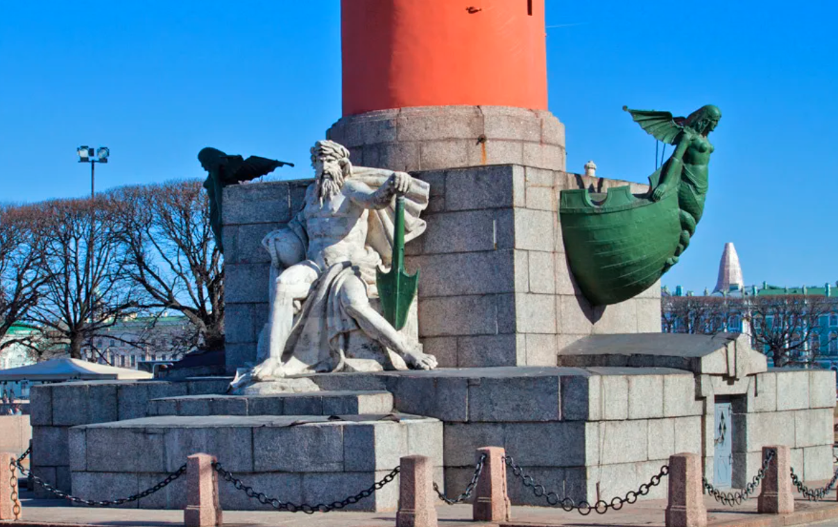 Статуя Нептуна у Ростральной колонны